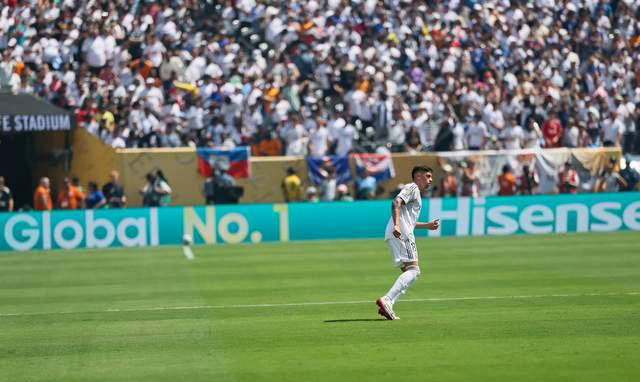 巅峰对决成单方面屠杀!新欧冠冠军4球横扫皇马,冲刺四冠荣光