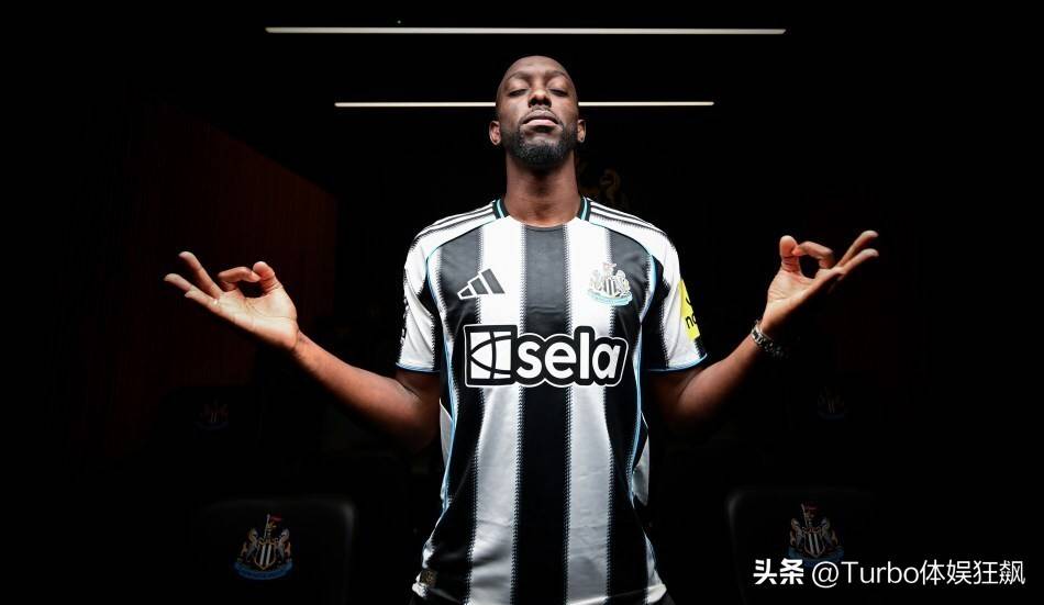 英超4豪门压哨变脸引爆新赛季!曼联豪赌曼城换门,利物浦F4诞生